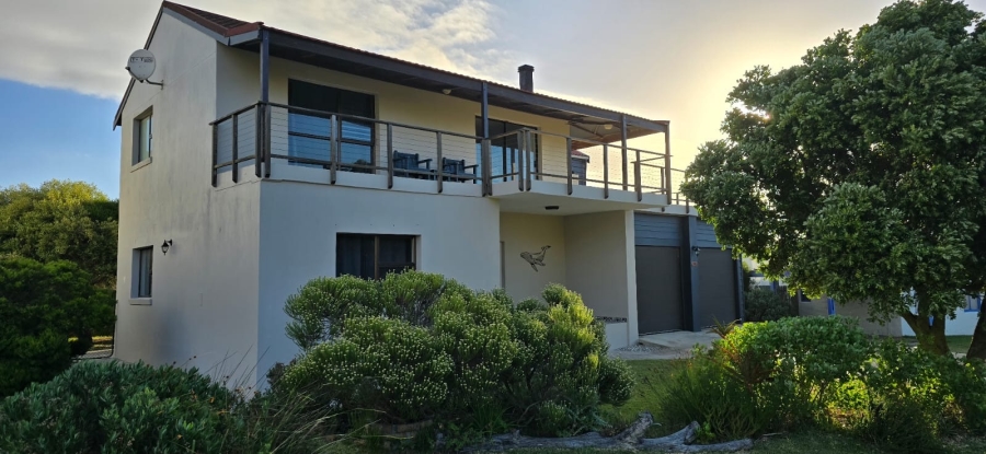 To Let 3 Bedroom Property for Rent in Pringle Bay Western Cape